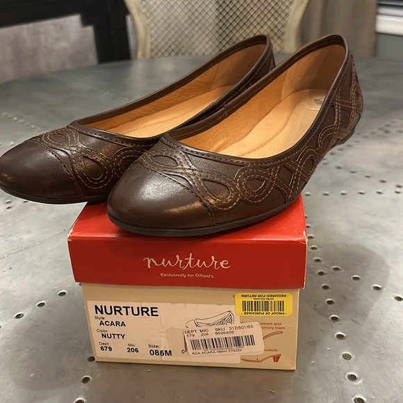 Nurture Acara in color Nutty. Size 8 1/2 - Picture 4 of 4